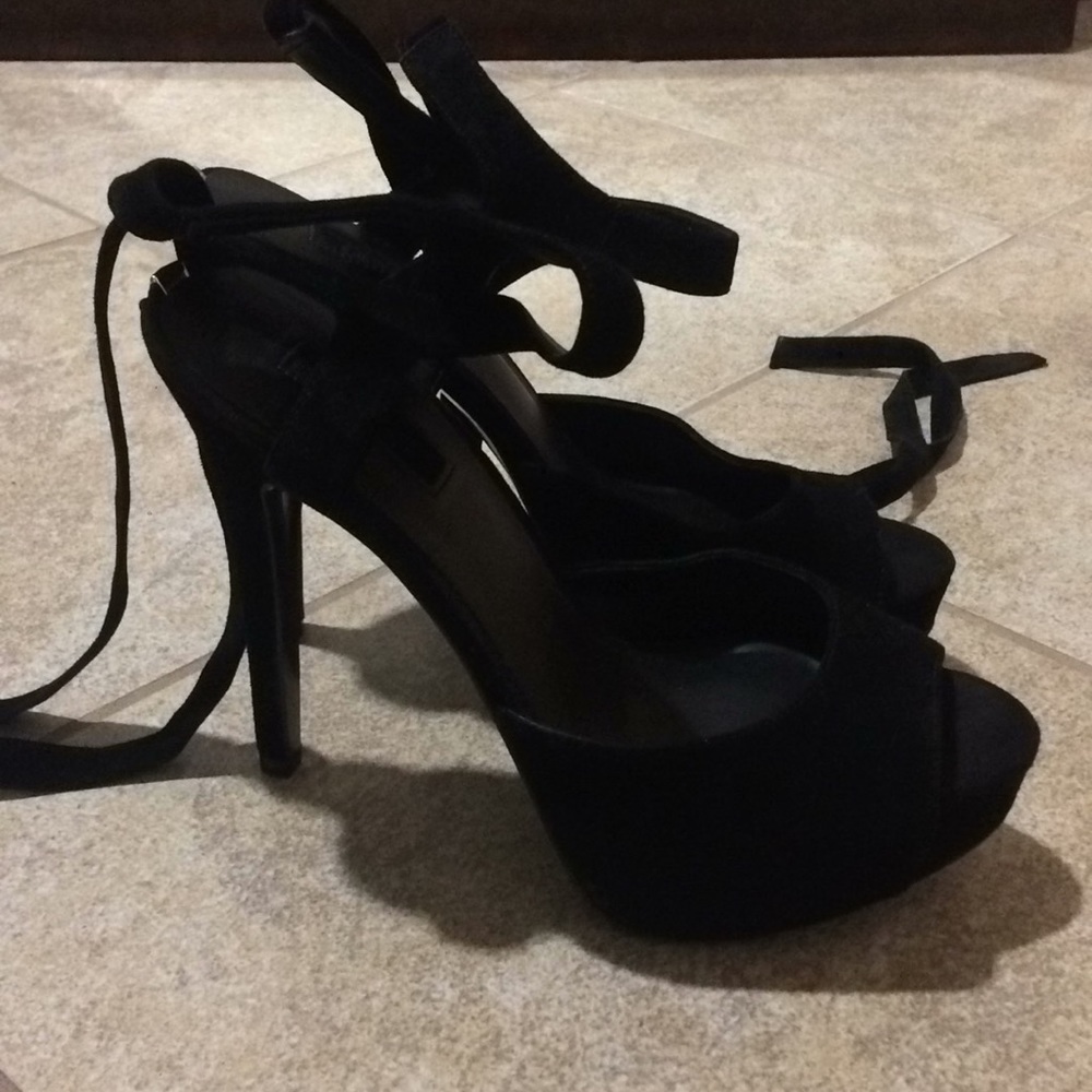 Black wrap up velvet suede Guess heels